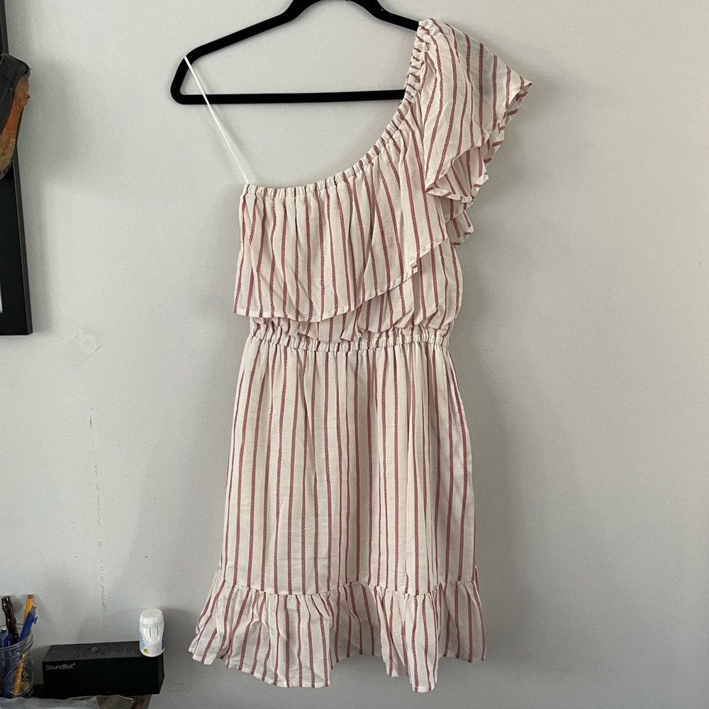 BB Dakota White and Red One Shoulder Ruffle Dress